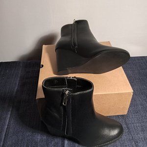 Womens Black Ankle boot bootie with wedge heel Size 5